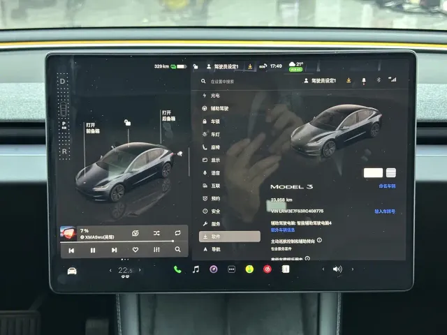 Tesla Model 3 — Фото автомобиля 15
