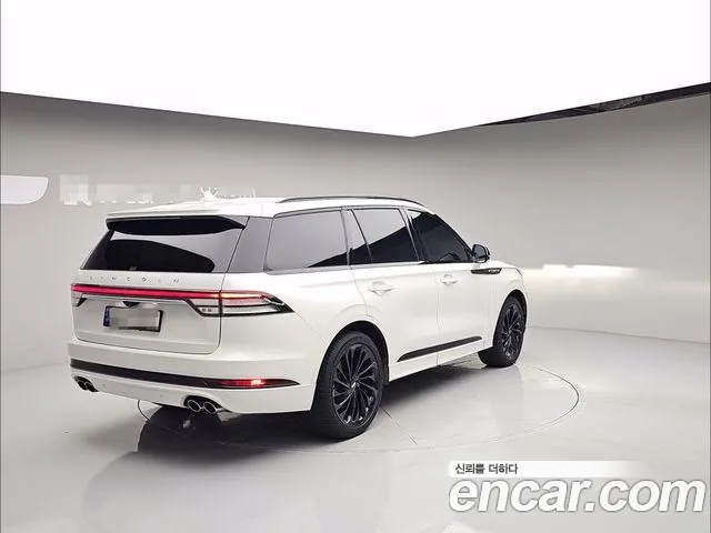Lincoln Aviator 2nd Gen — Фото автомобиля 2