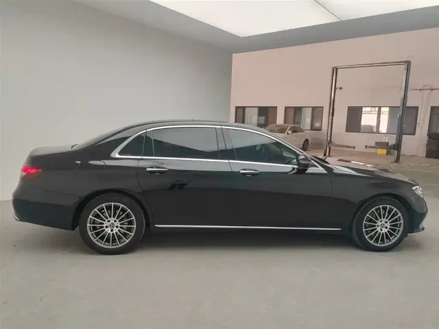 Mercedes-Benz Mercedes-Benz E-Class 2022 E 260 L Sport 4MATIC — Фото автомобиля 18