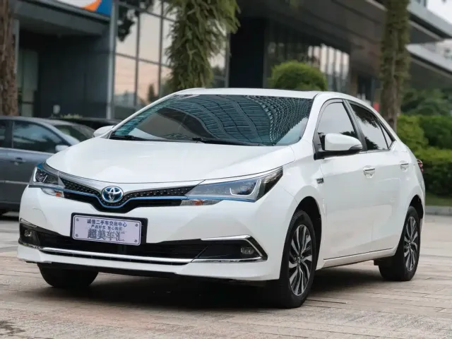 Фотография автомобиля — Toyota Corolla Twin Engine E+