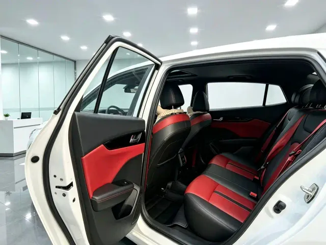 Dongfeng Yixuan — Фото автомобиля 6