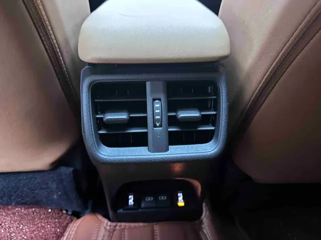 Lexus UX — Фото автомобиля 15