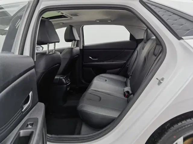 Hyundai Elantra — Фото автомобиля 15