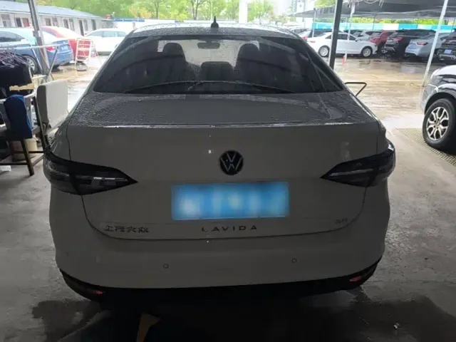 Volkswagen Lavida — Фото автомобиля 5