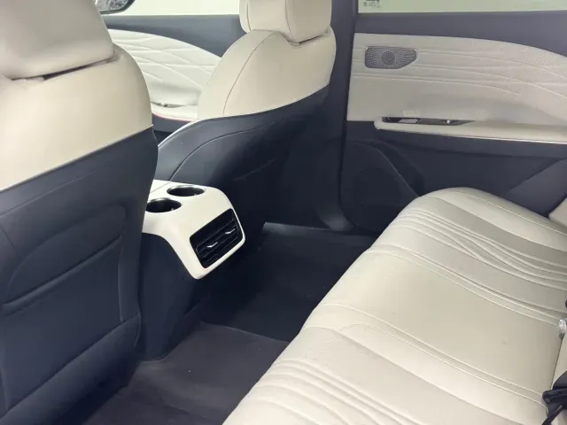 Geely Galaxy E8 — Фото автомобиля 6