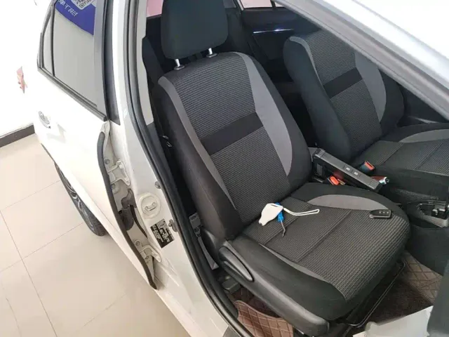 Toyota Vios — Фото автомобиля 24