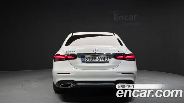 Mercedes-Benz E-Class — Фото автомобиля 4