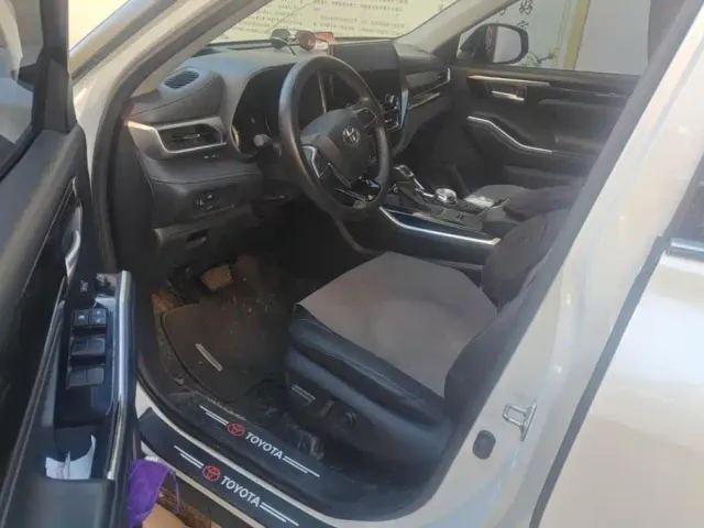 Toyota Highlander — Фото автомобиля 9
