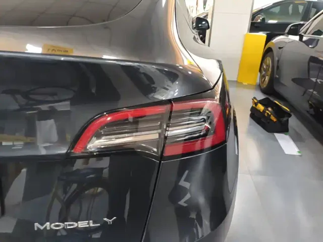 Tesla Model Y — Фото автомобиля 7