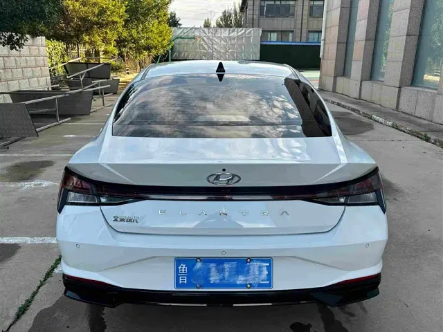 Hyundai Elantra — Фото автомобиля 16