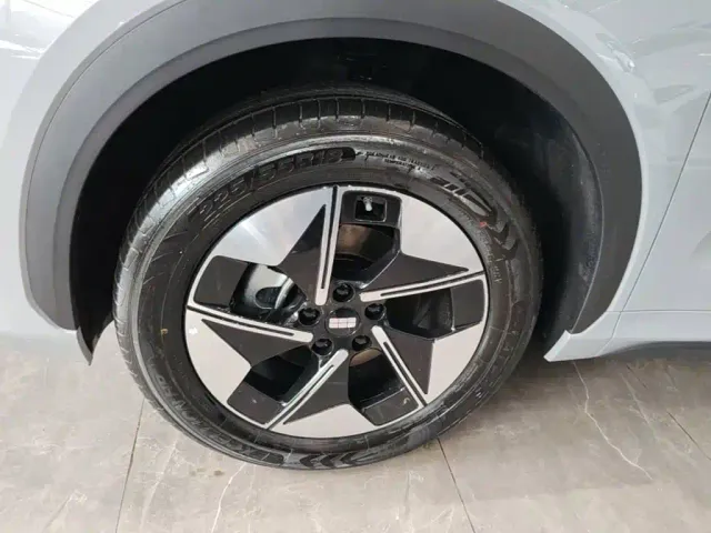 Geely Galaxy E5 — Фото автомобиля 24