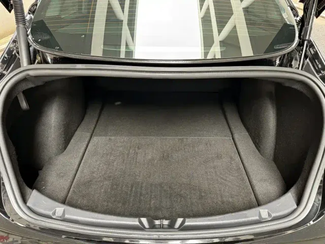 Tesla Model 3 — Фото автомобиля 8