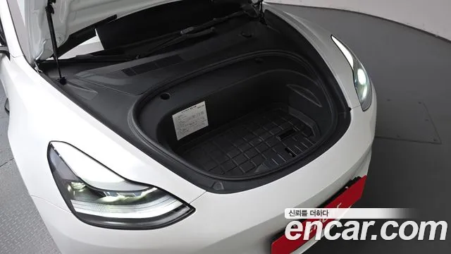 Tesla Model 3 — Фото автомобиля 9