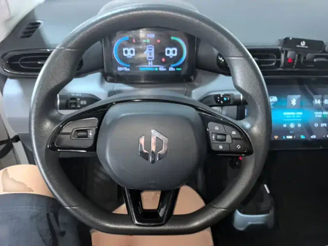 Leapmotor T03 — Фото автомобиля 10