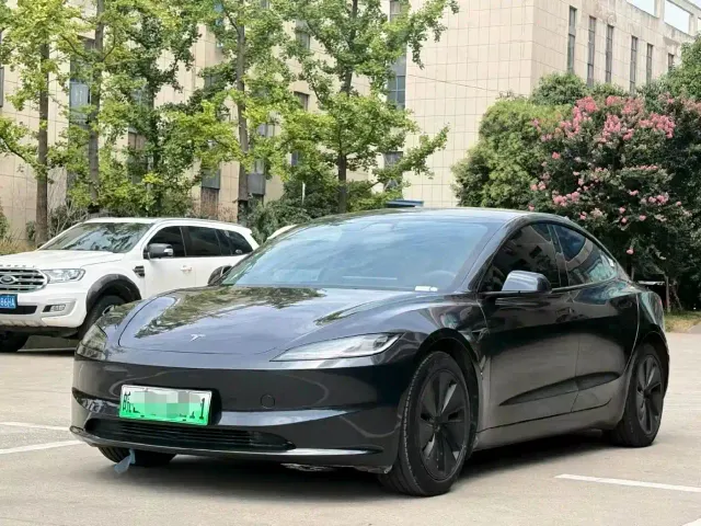 Фотография автомобиля — Tesla Model 3