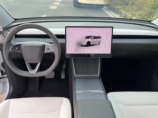 Tesla Model Y — Фото автомобиля 8