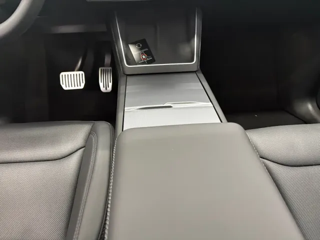 Tesla Model Y — Фото автомобиля 15
