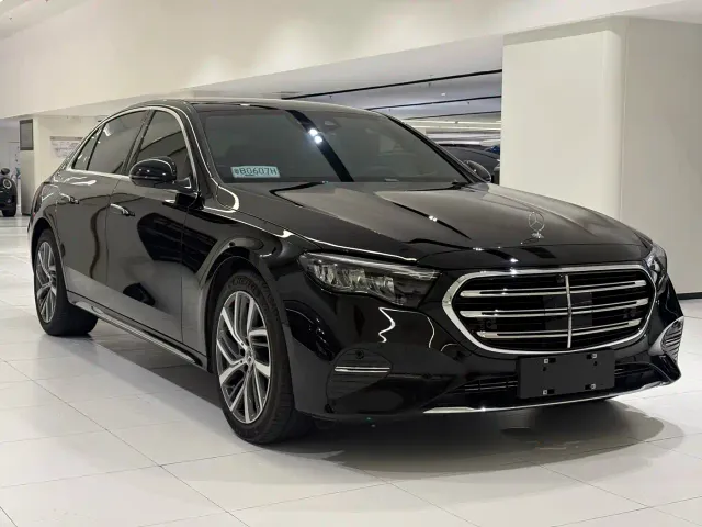 Mercedes-Benz E-Class — Фото автомобиля 2