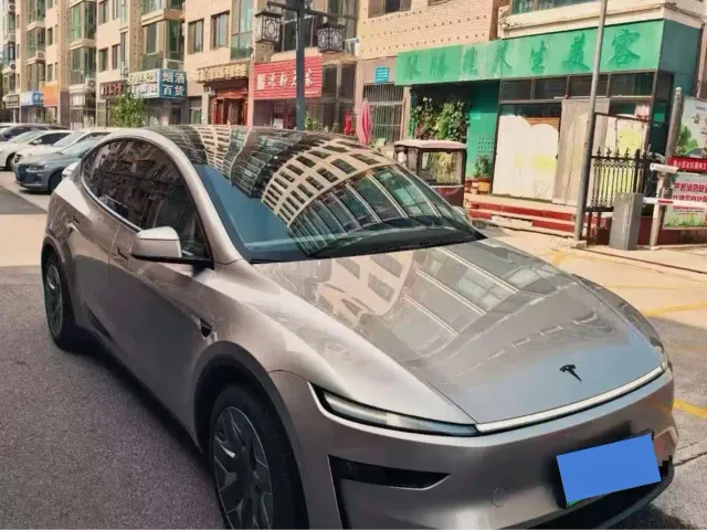 Tesla Model Y L — Фото автомобиля 3