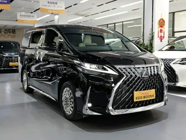 Lexus LM — Фото автомобиля 4
