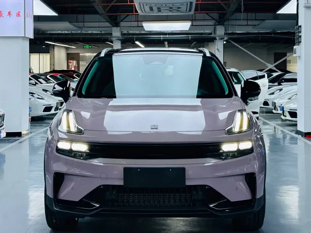 Lynk & Co 06 — Фото автомобиля 2