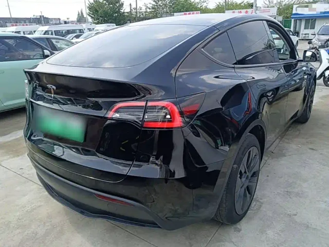 Tesla Model Y — Фото автомобиля 6
