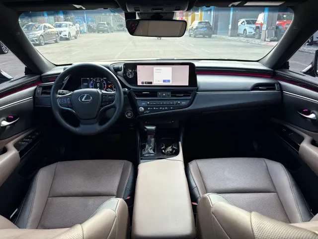 Lexus ES — Фото автомобиля 11