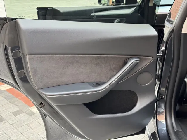 Tesla Model Y — Фото автомобиля 14
