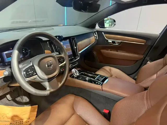Volvo S90 — Фото автомобиля 11