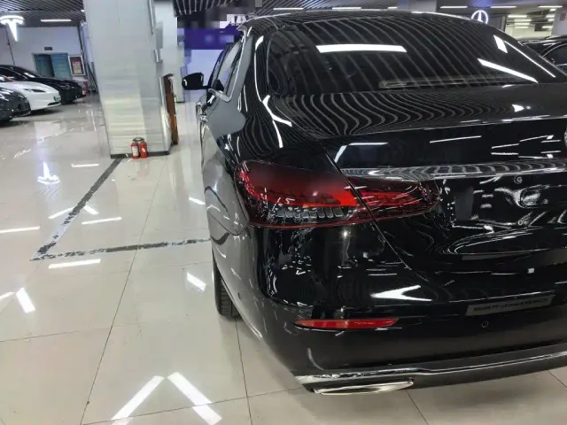 Mercedes-Benz E-Class — Фото автомобиля 4