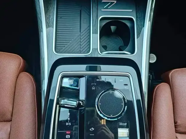 BMW 7 Series — Фото автомобиля 12