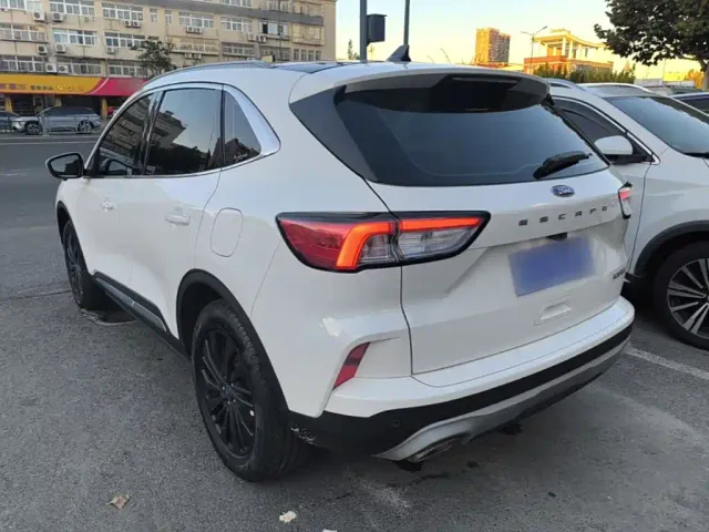 Ford Escape — Фото автомобиля 22