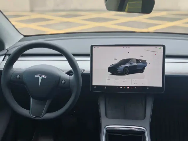 Tesla Model Y — Фото автомобиля 6