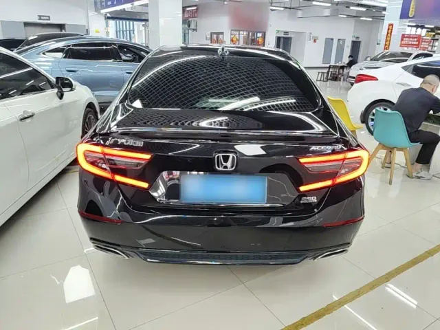 Honda Accord — Фото автомобиля 5