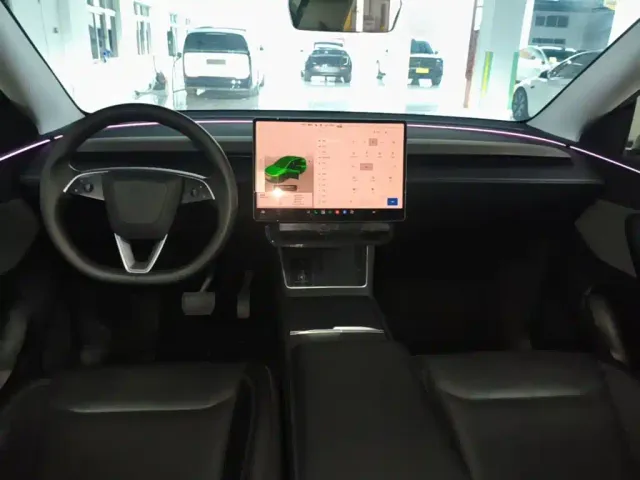 Tesla Model Y — Фото автомобиля 9