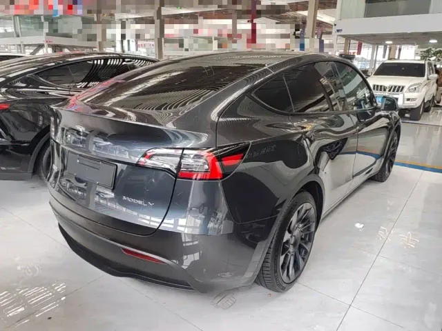 Tesla Model Y — Фото автомобиля 6