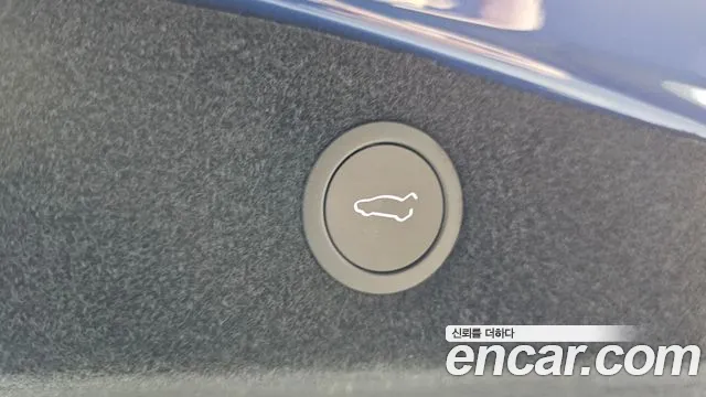 Tesla Model 3 — Фото автомобиля 30