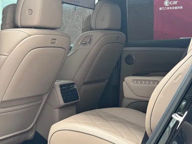 Li Auto L9 — Фото автомобиля 10