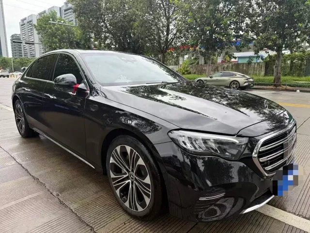 Фотография автомобиля — Mercedes-Benz E-Class