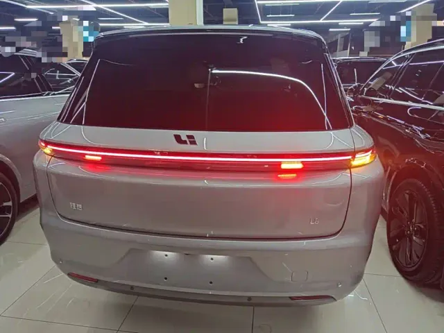 Li Auto L8 — Фото автомобиля 5