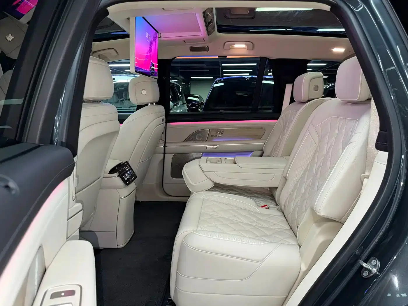 NIO NIO ES8 2025 Base Model 7-Seater — Фото автомобиля 9