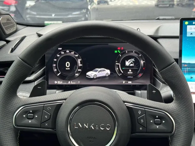 Lynk & Co 03 — Фото автомобиля 16