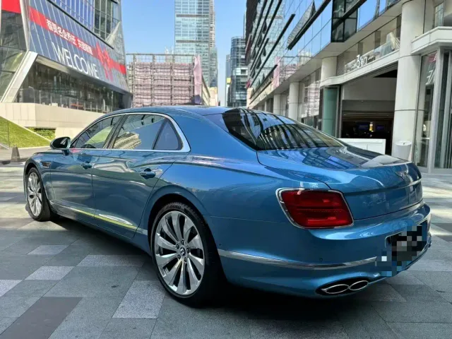 Bentley Flying Spur — Фото автомобиля 2