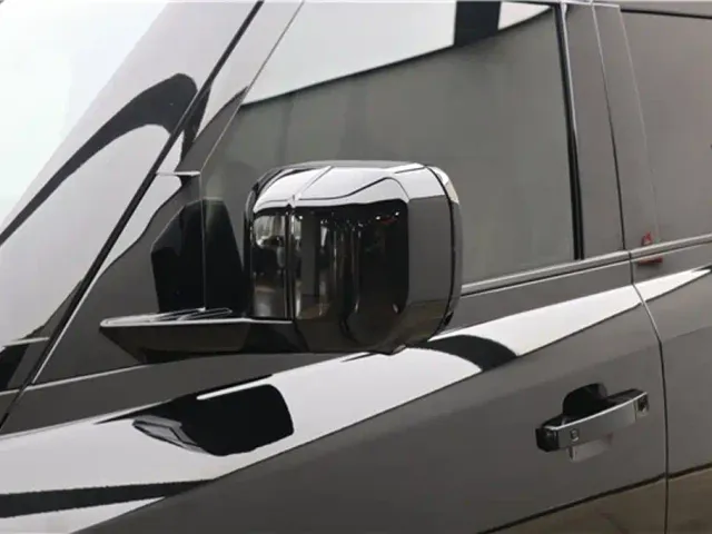 Land Rover Defender — Фото автомобиля 12