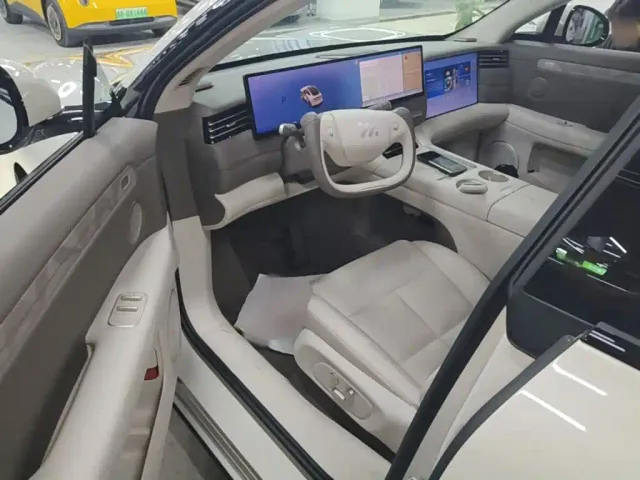 IM Motors LS6 — Фото автомобиля 20