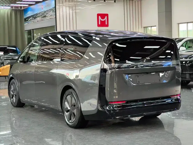 Li Auto MEGA — Фото автомобиля 13