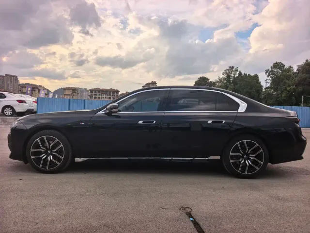 BMW 7 Series — Фото автомобиля 4