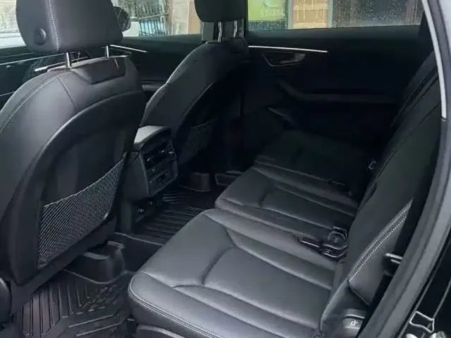 Audi Q7 — Фото автомобиля 2