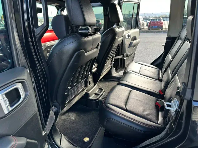 Jeep Wrangler — Фото автомобиля 12