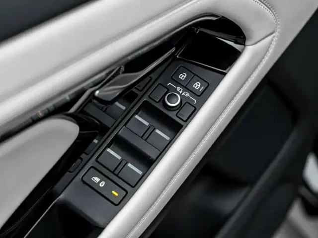 Land Rover Range Rover Evoque 2021 Range Rover Evoque L 249PS R-Dynamic First Edition Launch Edition — Фото автомобиля 14